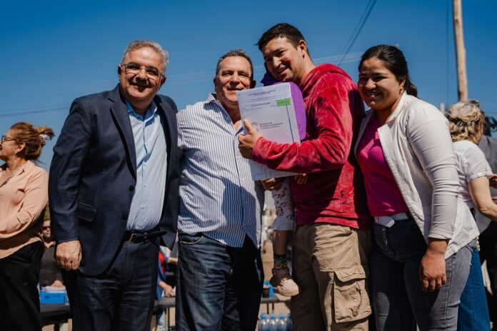 250 familias comienzan a construir su propio hogar (2)
