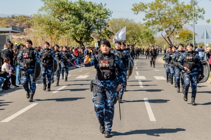 La Policía de Catamarca celebró un nuevo aniversario con un gran desfile (5)