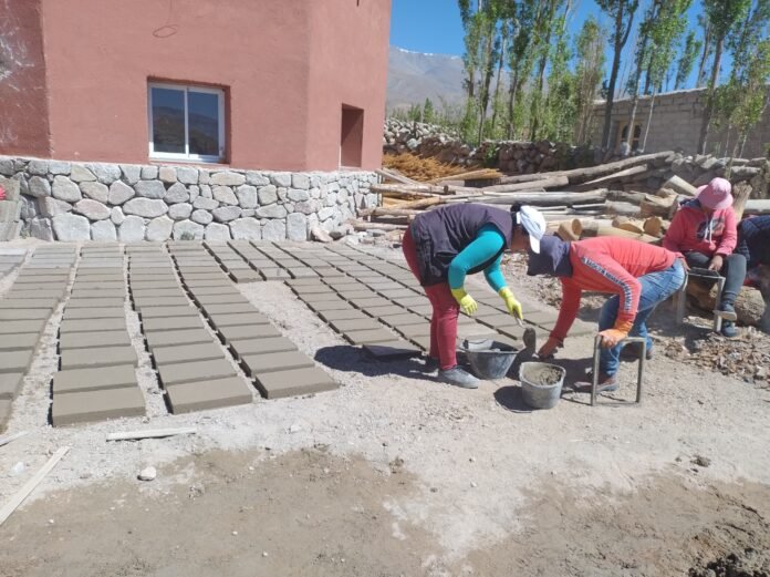 Inició la etapa de autoconstrucción asistida en Laguna Blanca (1)