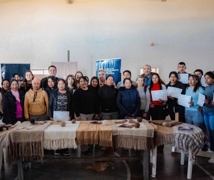 La comunidad de Laguna Blanca se desarrolla con la Ruta del Telar 2